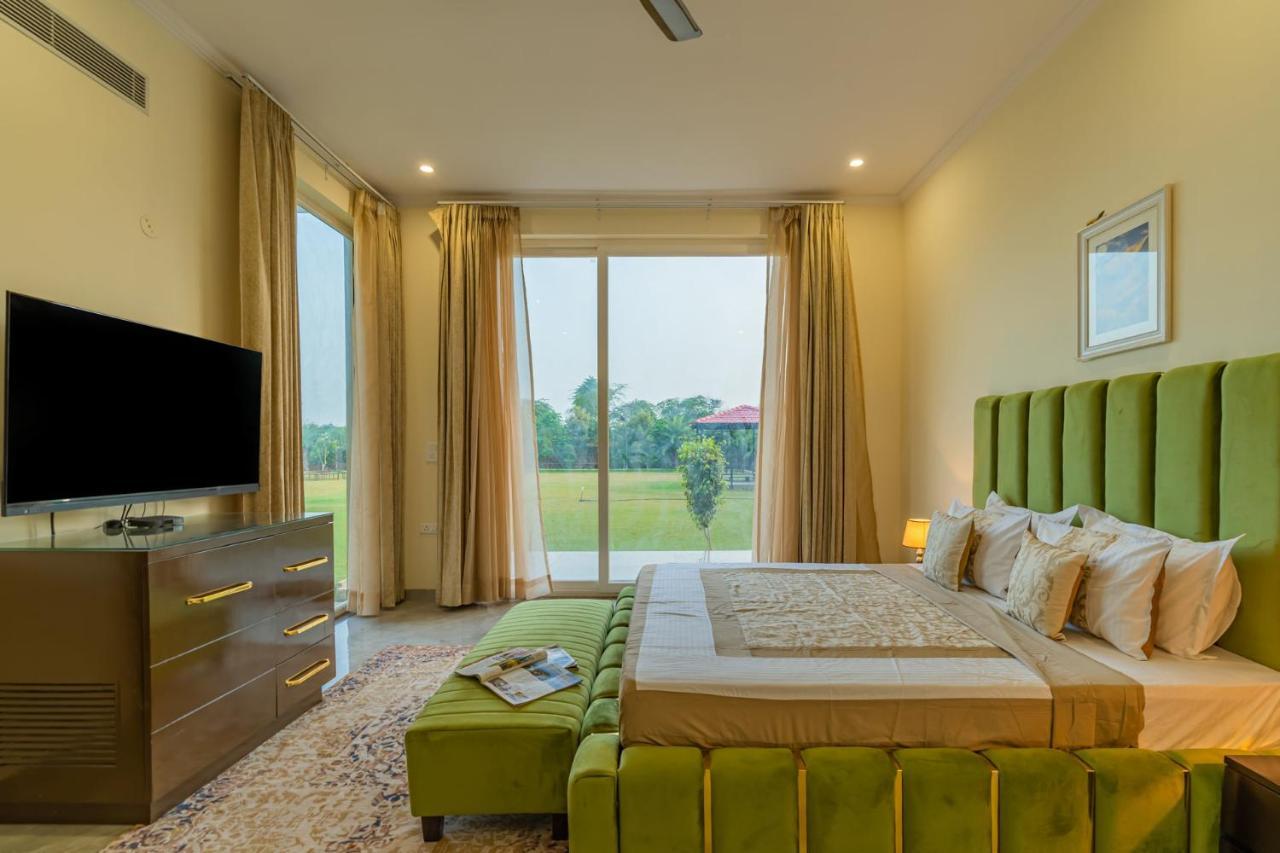 Stayvista At Blanc Belle With Outdoor Pool Sohna Exterior foto