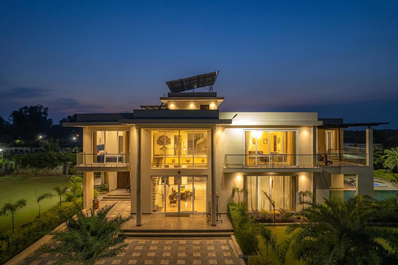 Stayvista At Blanc Belle With Outdoor Pool Sohna Exterior foto